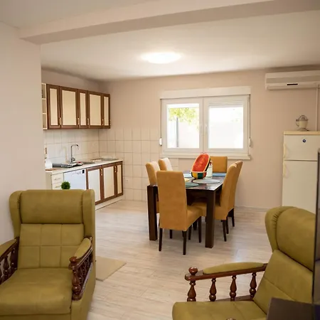 Vikendica Leina Stolac