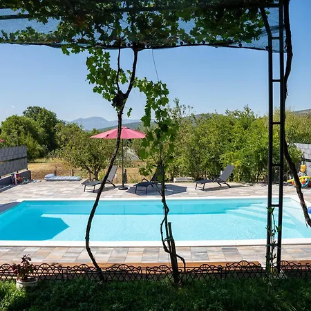 Vikendica Leina * Stolac