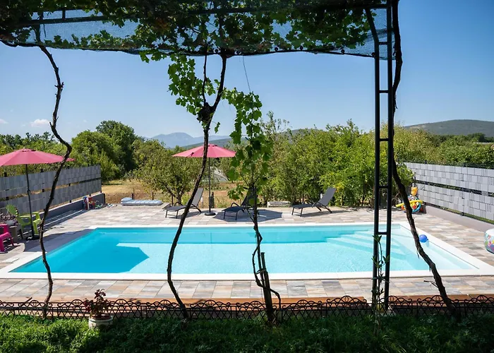 Vikendica Leina * Stolac